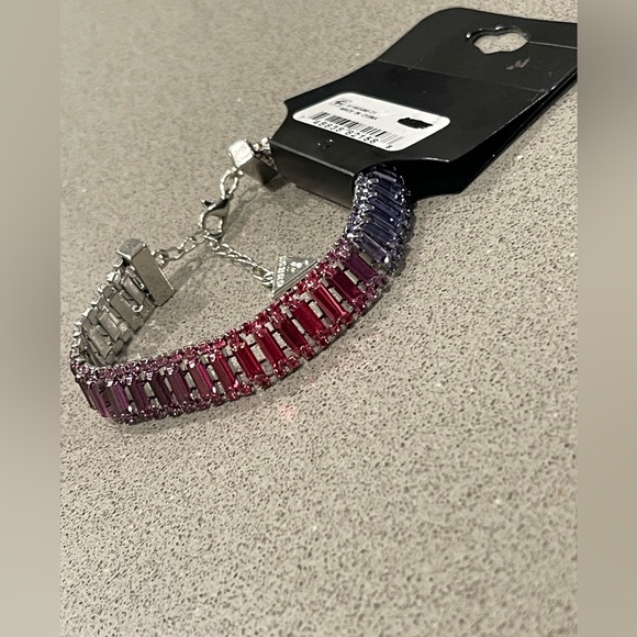 ✨ GUESS⭐️ Baguette & Crystal Line
Bracelet. COLOR: Multi/Silver - Picture 7 of 9